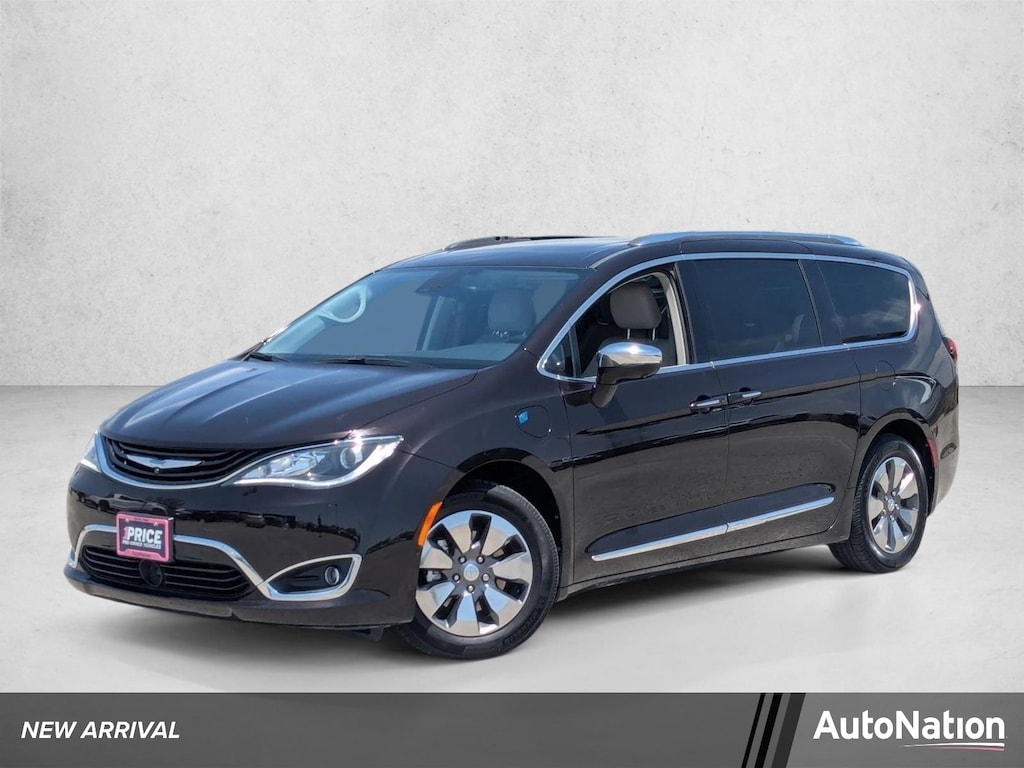 Used 2018 Chrysler Pacifica Hybrid Limited Mini-van Passenger