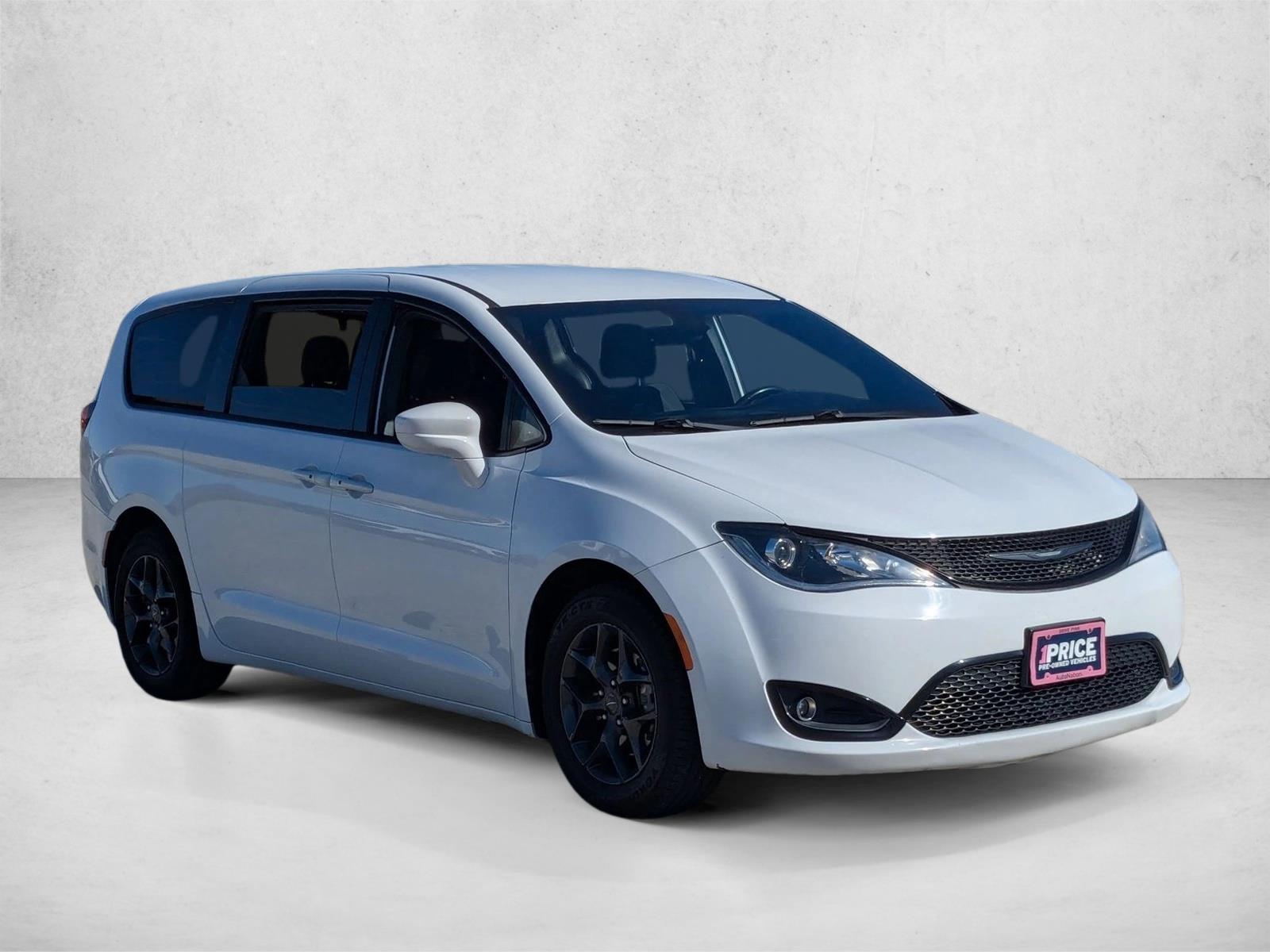 2019 Chrysler Pacifica Touring Plus photo 2