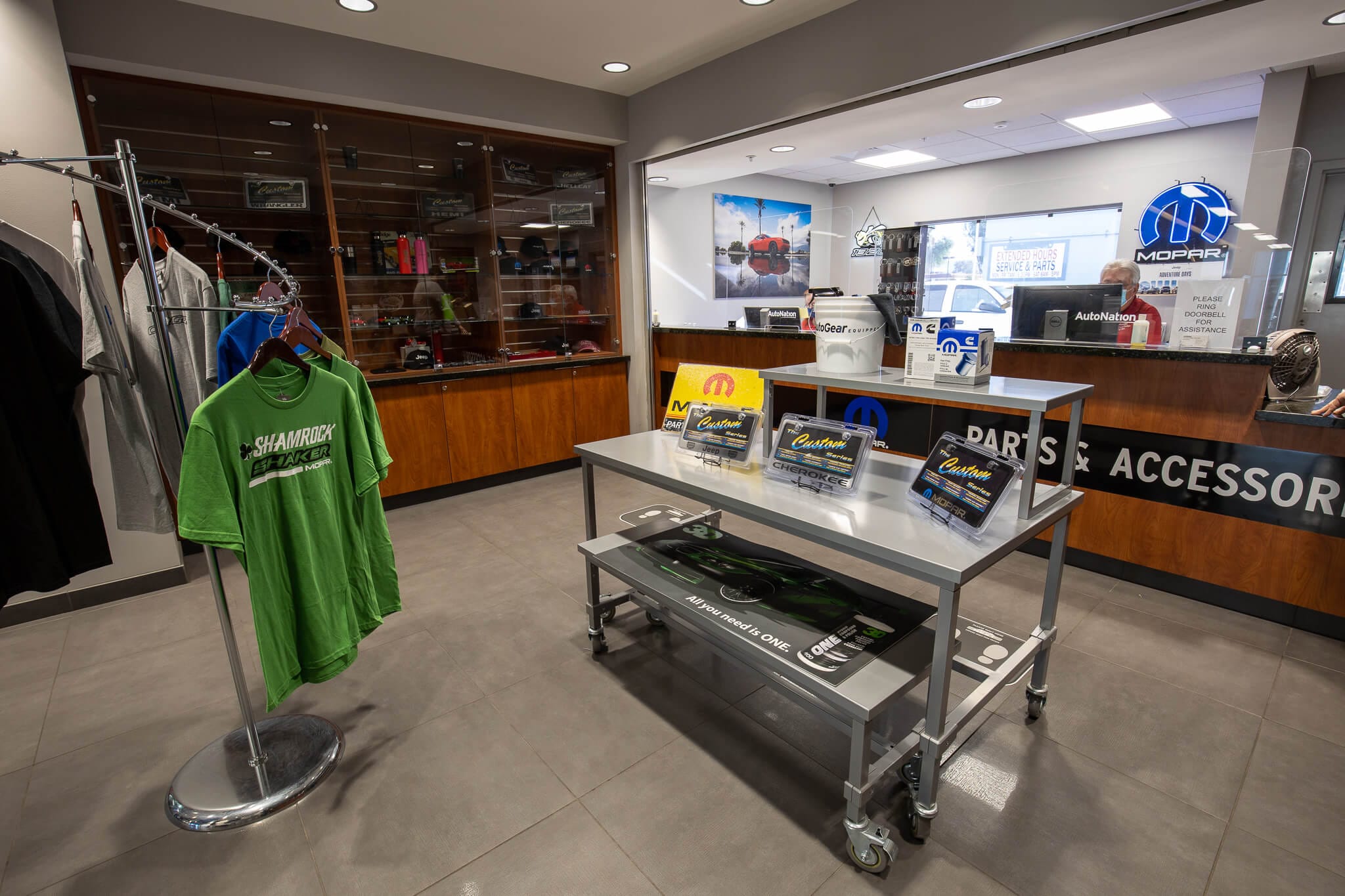 Interior view of the retail parts counter at Chrysler Dodge Jeep RAM Valencia