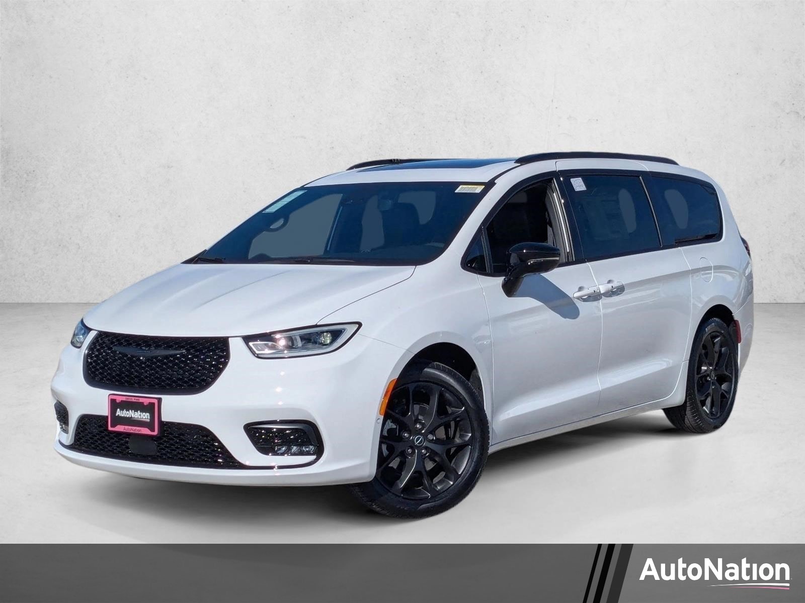 2026 Chrysler Pacifica Limited's photo