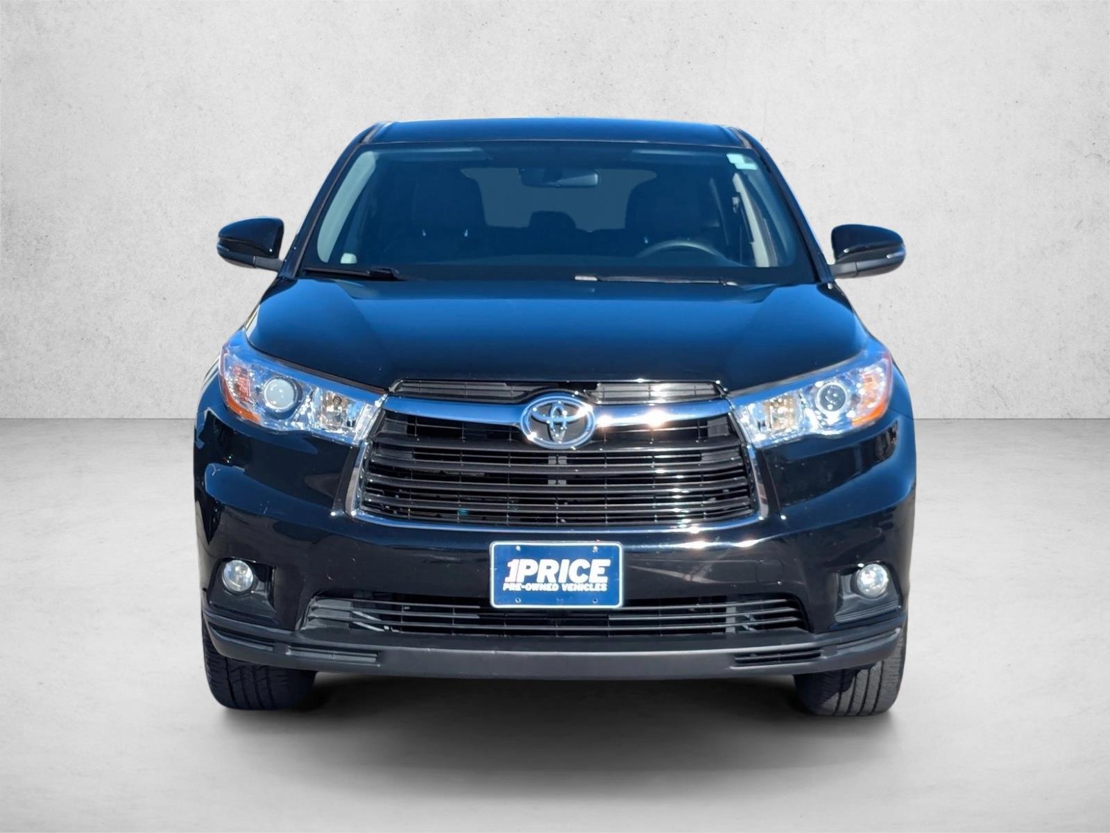 2015 Toyota Highlander LE Plus photo 2