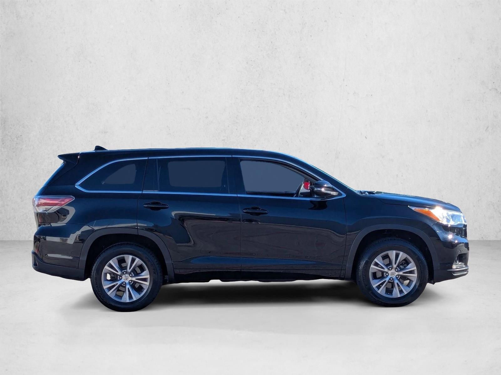 2015 Toyota Highlander LE Plus photo 4