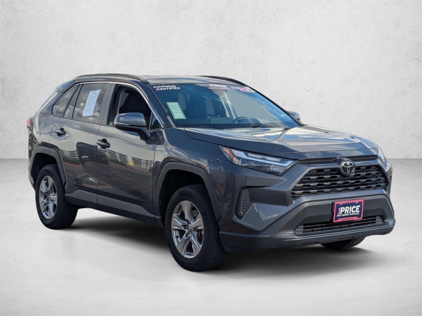 2023 Toyota RAV4 XLE photo 3