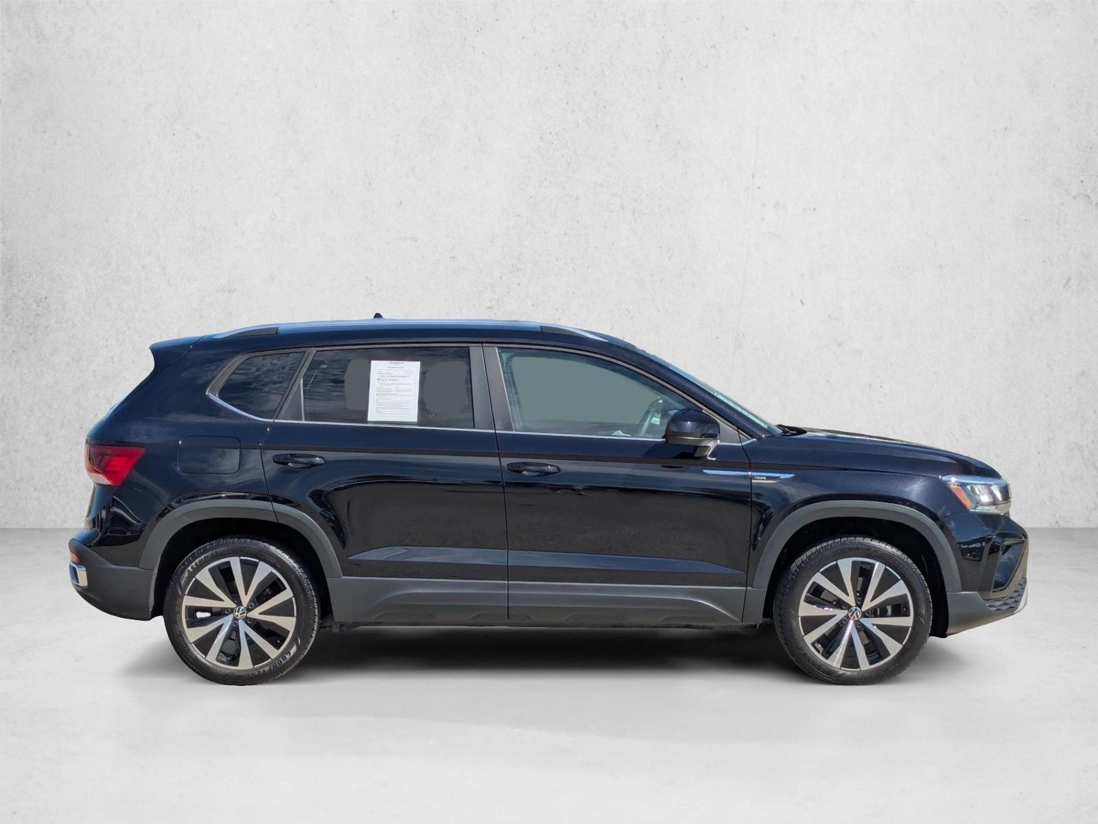 2023 Volkswagen Taos SE photo 4