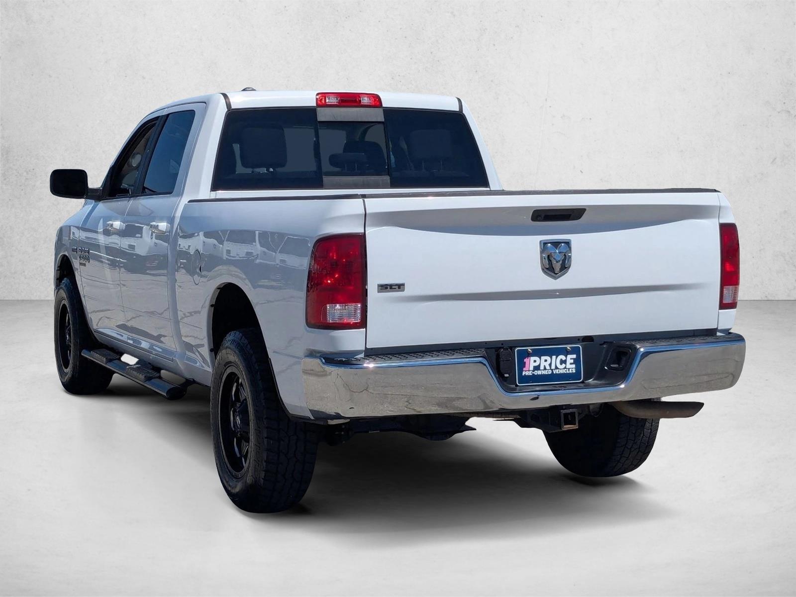 2019 Ram 1500 SLT photo 3