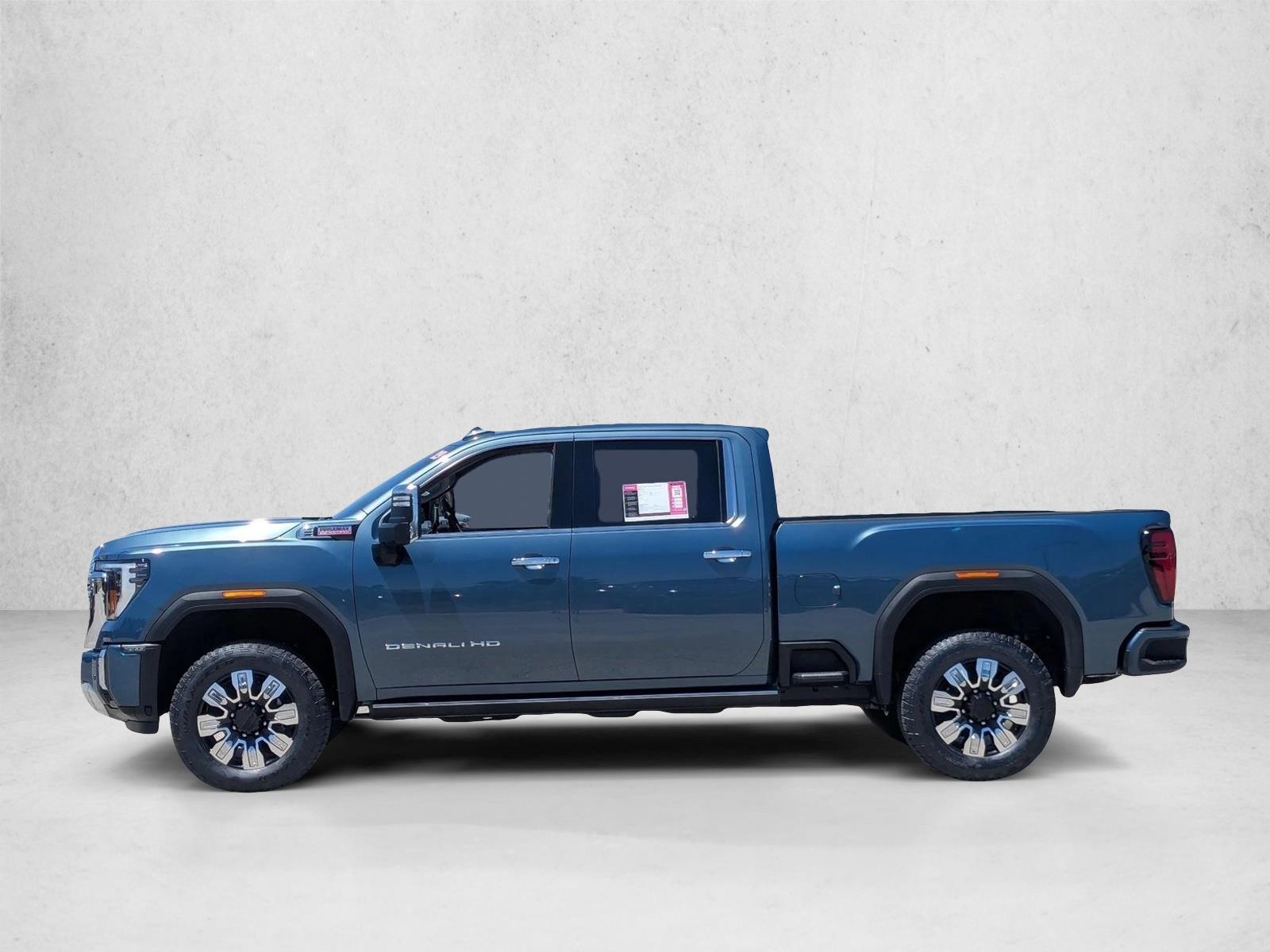 2025 GMC Sierra 2500HD Denali photo 3