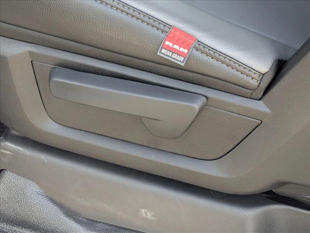 2025 Ram 5500 Tradesman photo 4