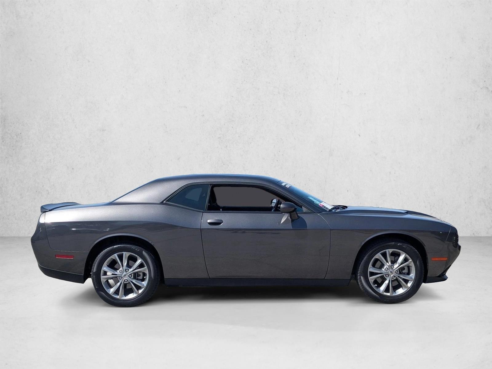 2023 Dodge Challenger SXT photo 4