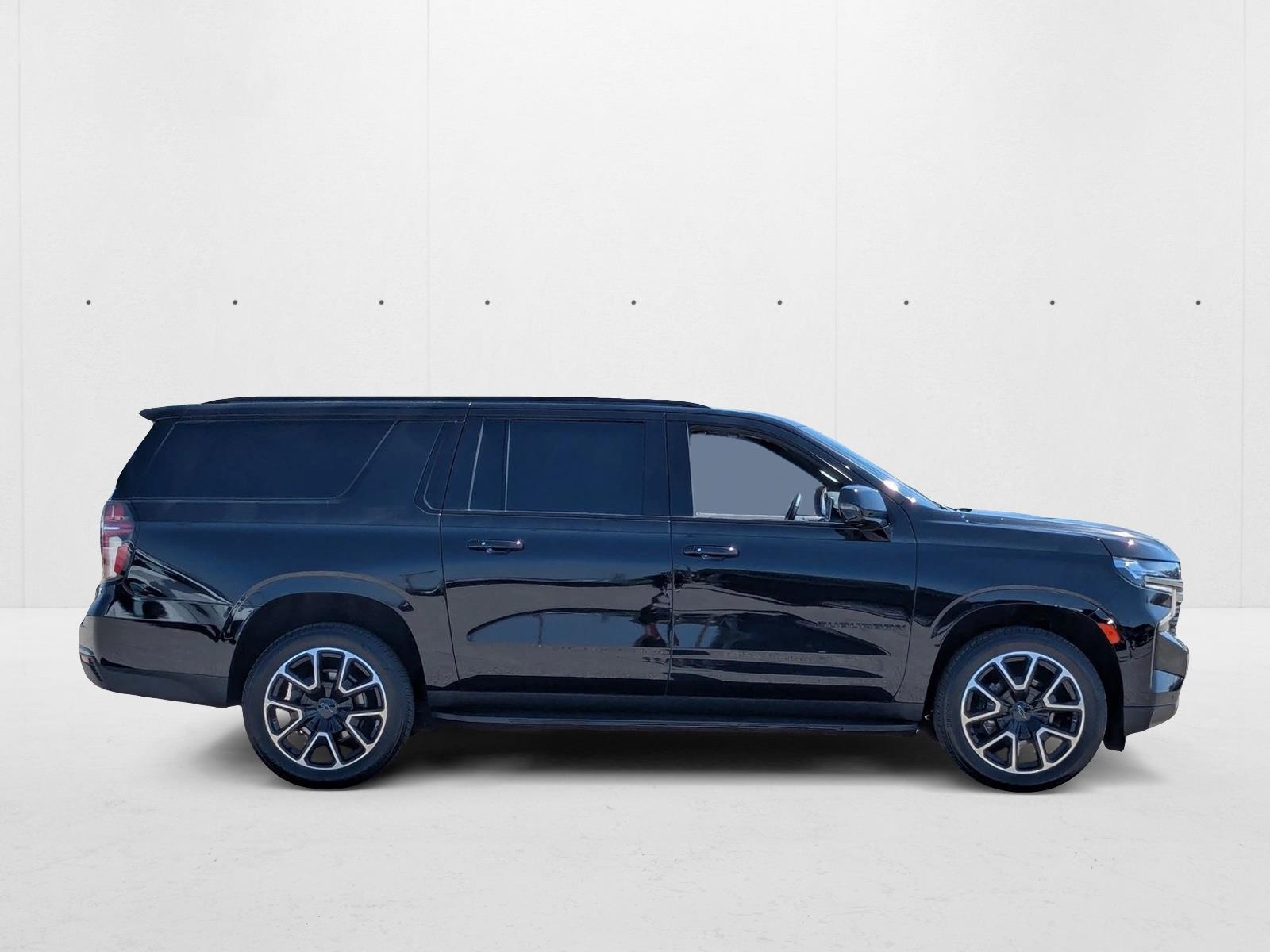 2022 Chevrolet Suburban RST photo 4