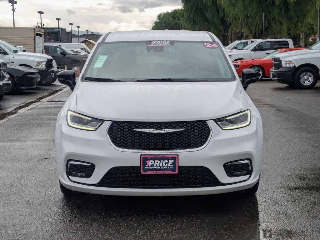 Used 2024 Chrysler Pacifica Touring L Mini-van Passenger