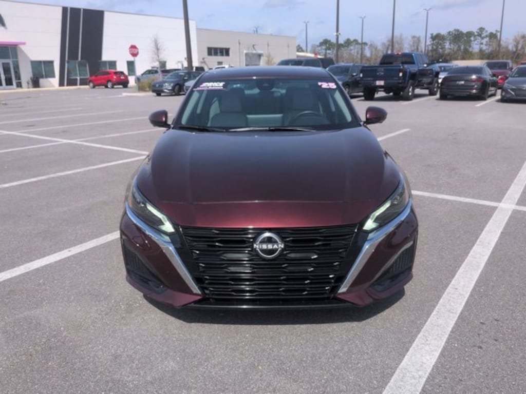 Used 2025 Nissan Altima SL Sedan