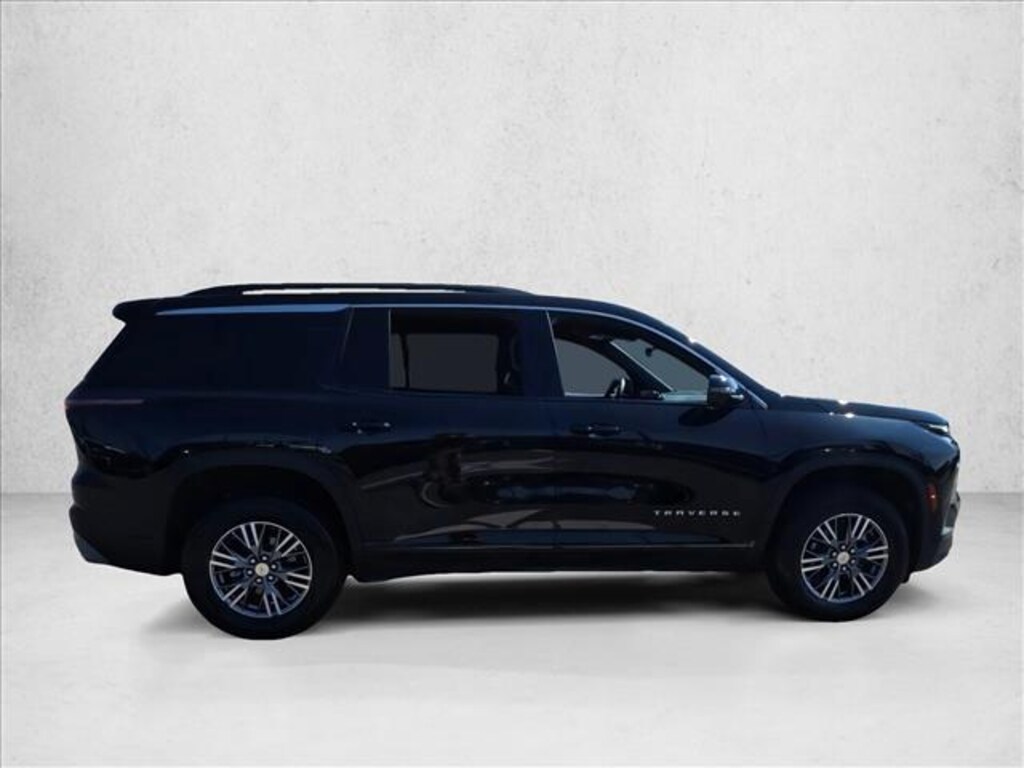 Used 2024 Chevrolet Traverse FWD LT SUV