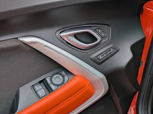 2018 Chevrolet Camaro 2LT photo 2