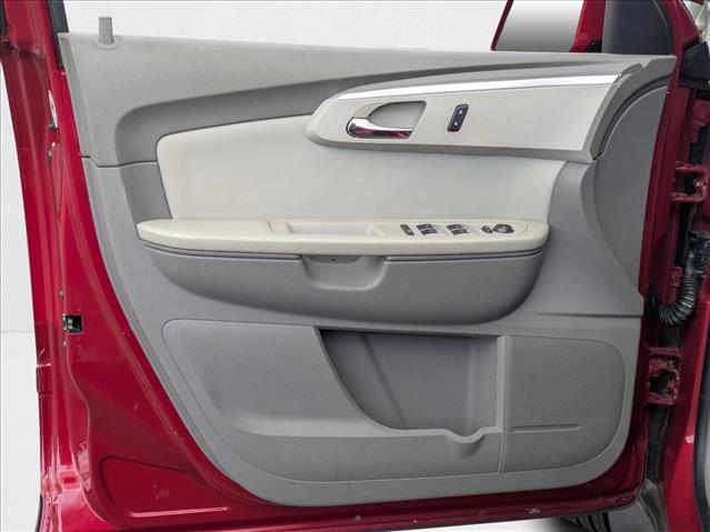 2012 Chevrolet Traverse 1LT photo 2