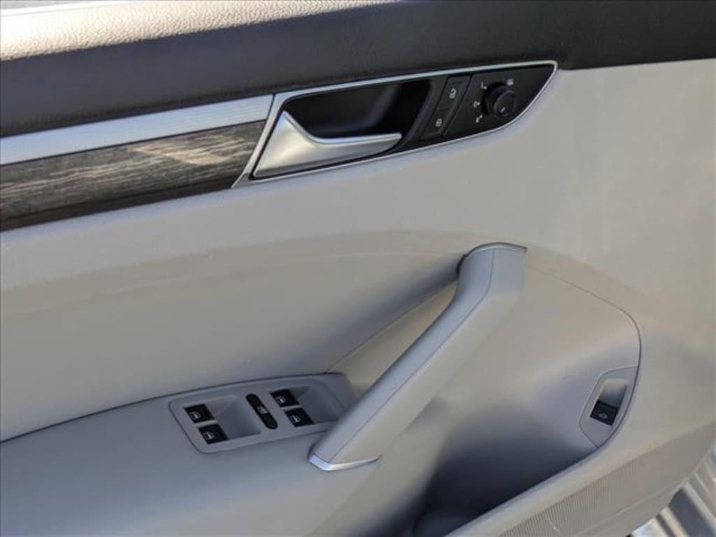 Used 2018 Volkswagen Passat 2.0T SE Sedan