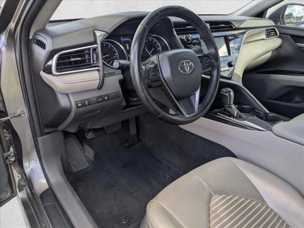 Used 2018 Toyota Camry SE Sedan