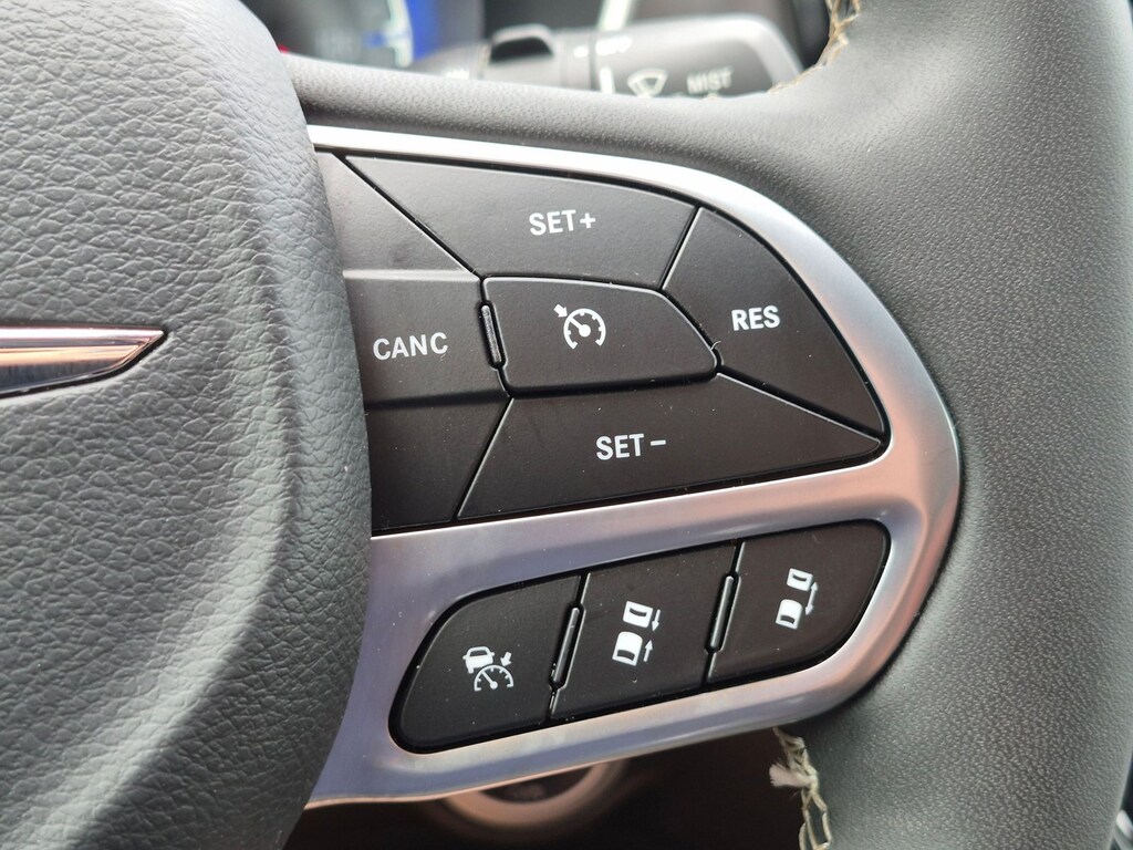 Used 2025 Chrysler Pacifica Select Van Passenger Van