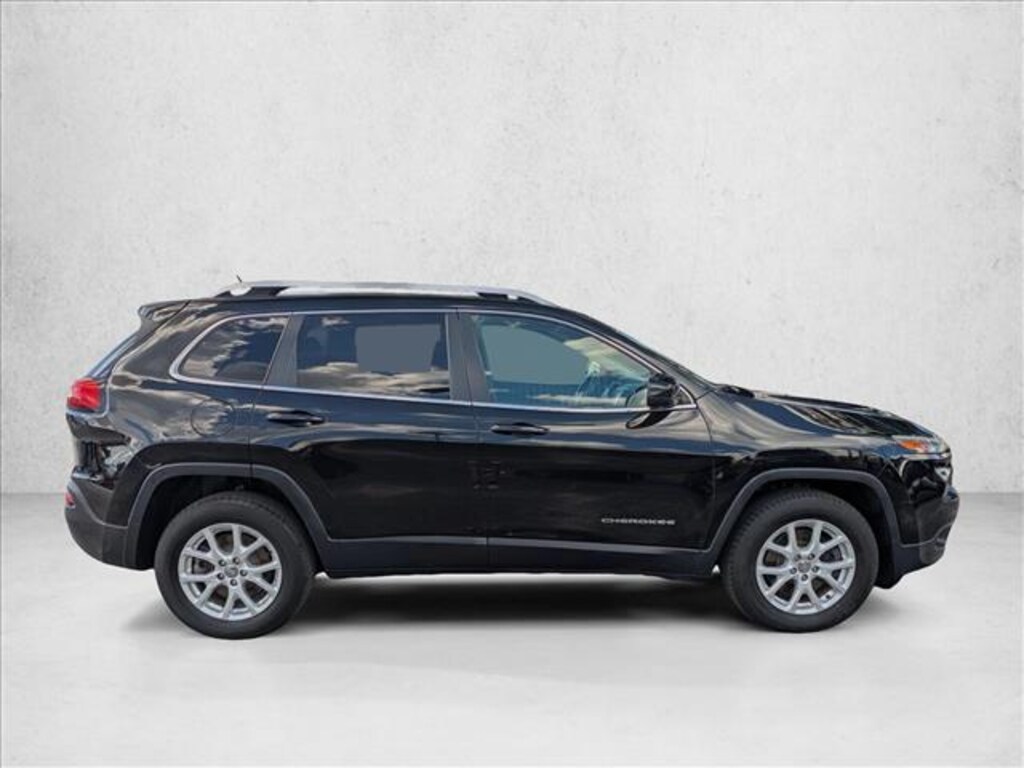 Used 2017 Jeep Cherokee Latitude SUV