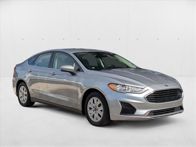 2020 Ford Fusion S photo 3