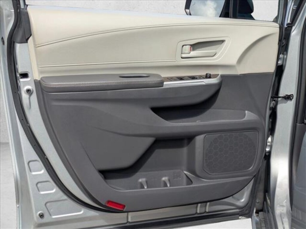 Used 2022 Toyota Sienna LE Van Passenger Van