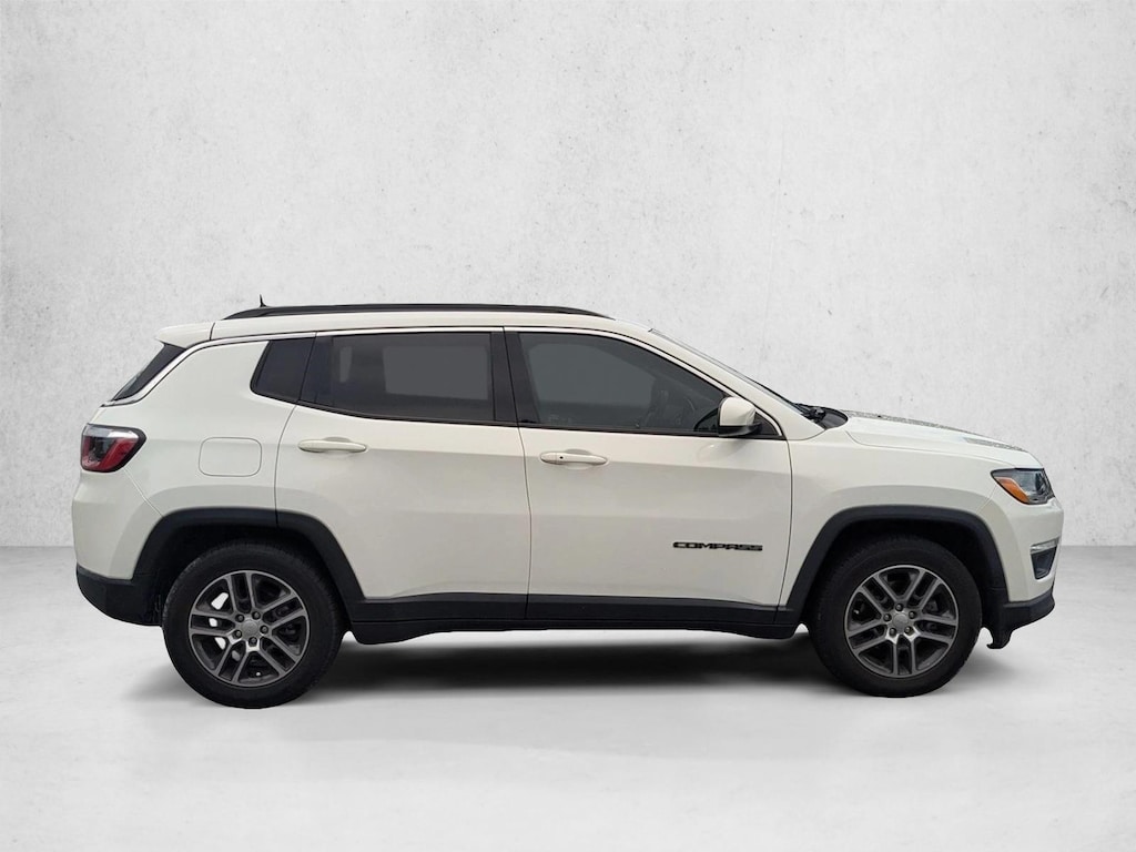 Used 2019 Jeep Compass Latitude w/Sun/Wheel Pkg SUV