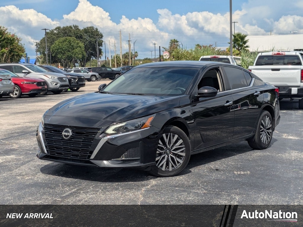 Used 2024 Nissan Altima 2.5 SV Sedan