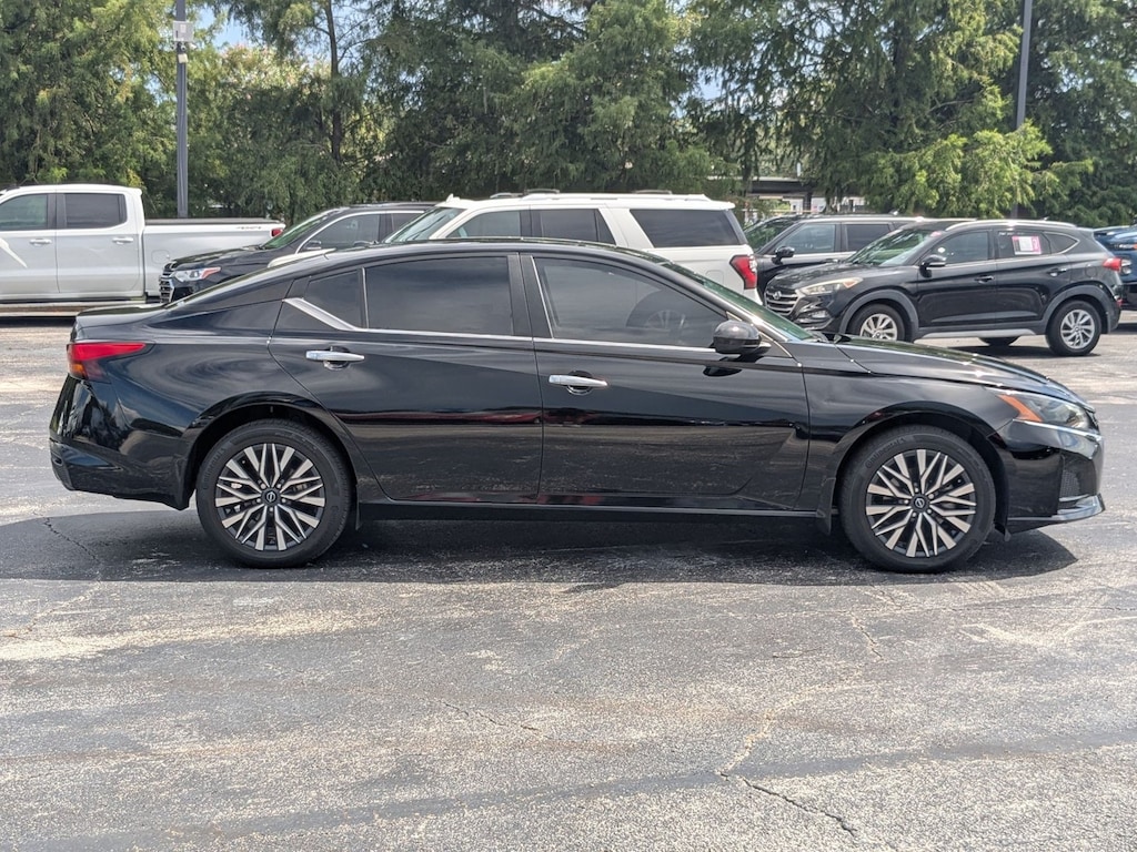 Used 2024 Nissan Altima 2.5 SV Sedan