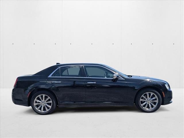 2016 Chrysler 300 photo 4