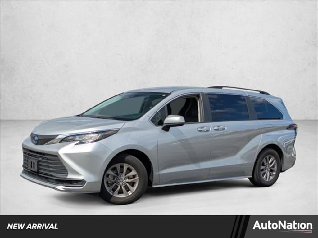 Used 2022 Toyota Sienna LE Van Passenger Van