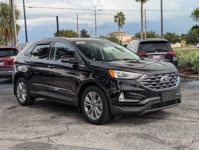 2019 Ford Edge Titanium photo 2