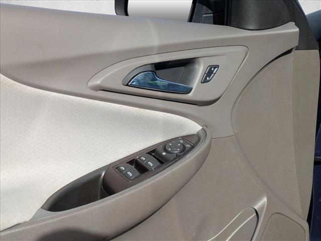 2016 Chevrolet Malibu LS photo 2