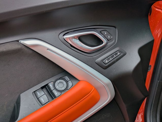 2018 Chevrolet Camaro 2LT photo 2