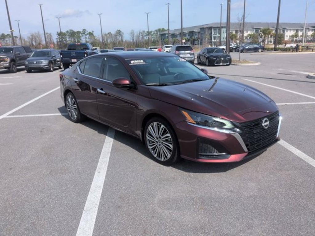 Used 2025 Nissan Altima SL Sedan