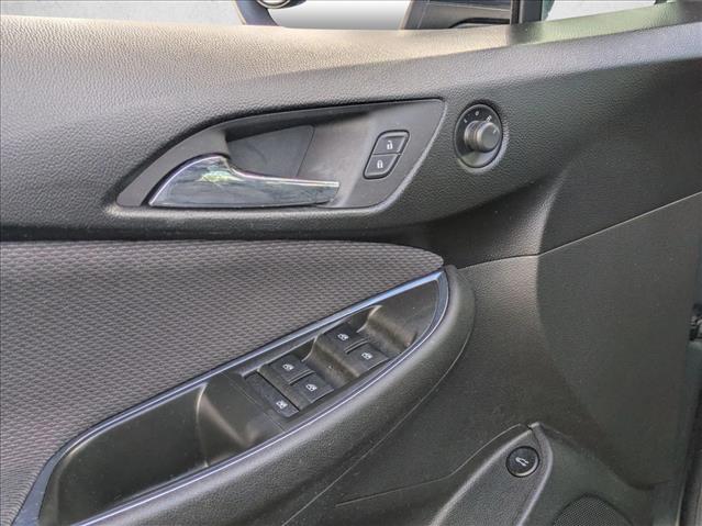 2018 Chevrolet Cruze LT photo 2