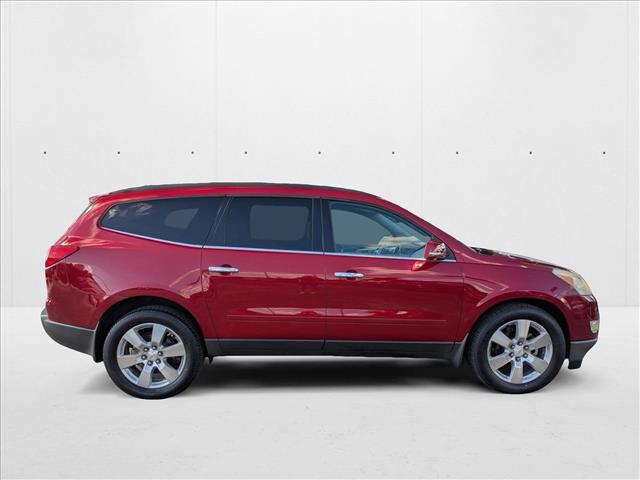 2012 Chevrolet Traverse 1LT photo 2