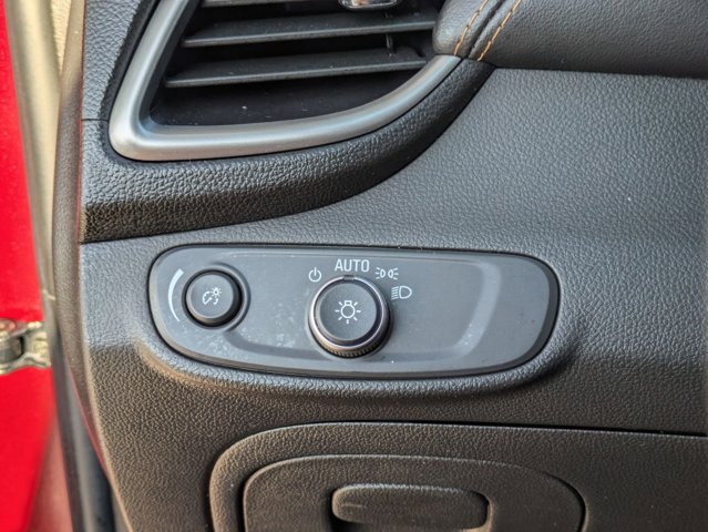 2021 Chevrolet Trax LT photo 2