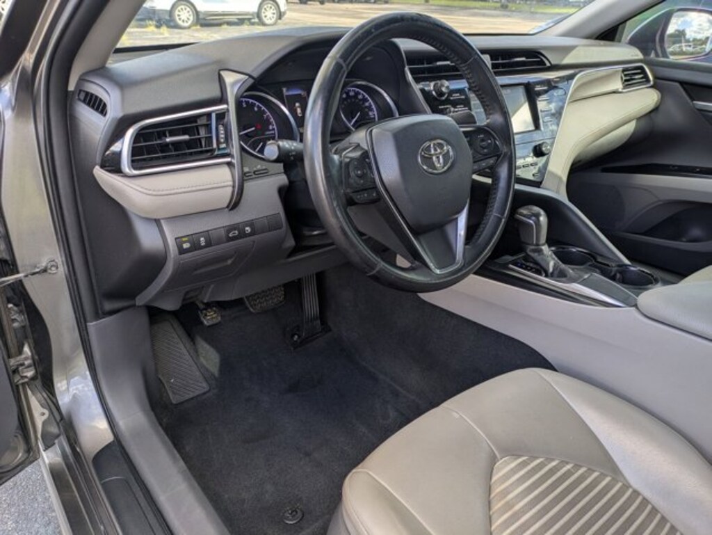 Used 2018 Toyota Camry SE Sedan