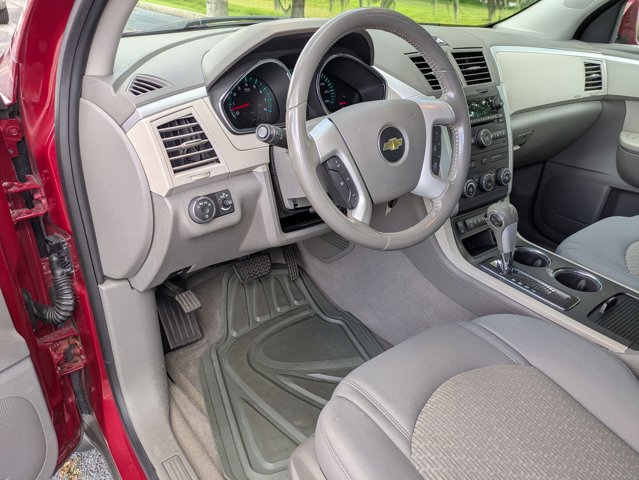 2012 Chevrolet Traverse 1LT photo 3