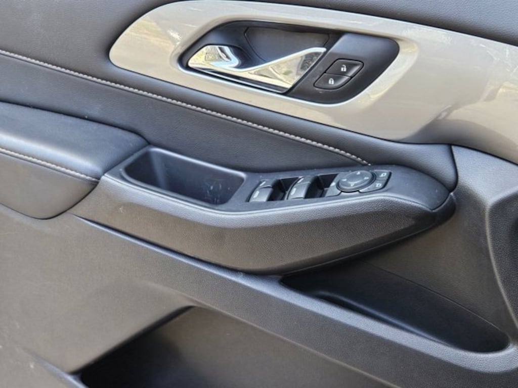 Used 2021 Chevrolet Traverse LT Cloth SUV