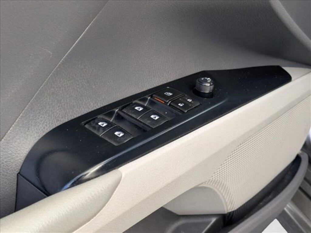 Used 2018 Toyota Camry SE Sedan