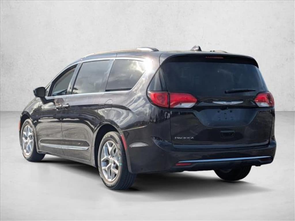 Used 2017 Chrysler Pacifica Touring-L Van