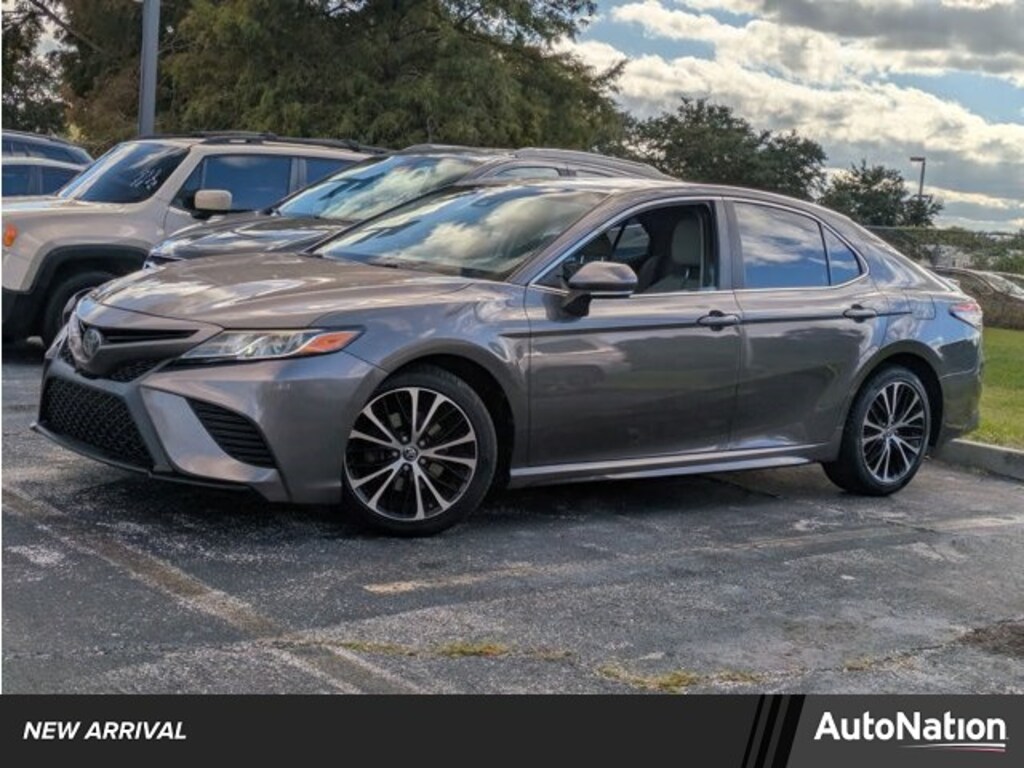 Used 2018 Toyota Camry SE Sedan