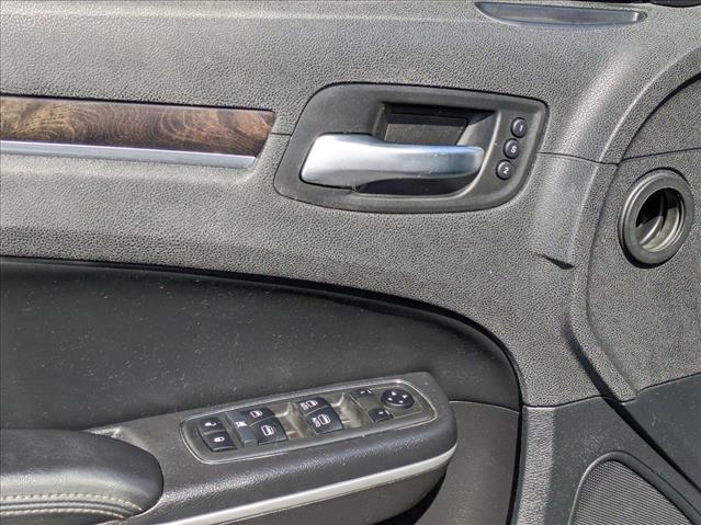 2019 Chrysler 300 Limited photo 3