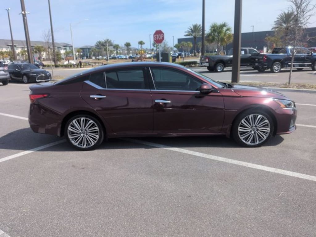 Used 2025 Nissan Altima SL Sedan