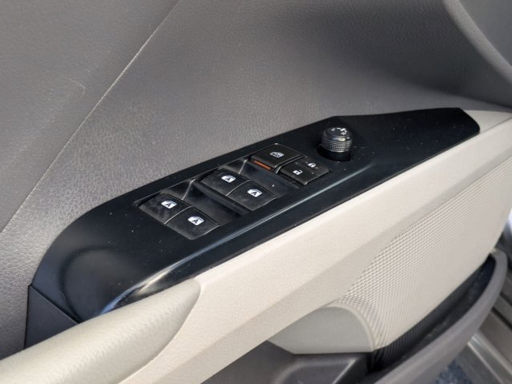 Used 2018 Toyota Camry SE Sedan