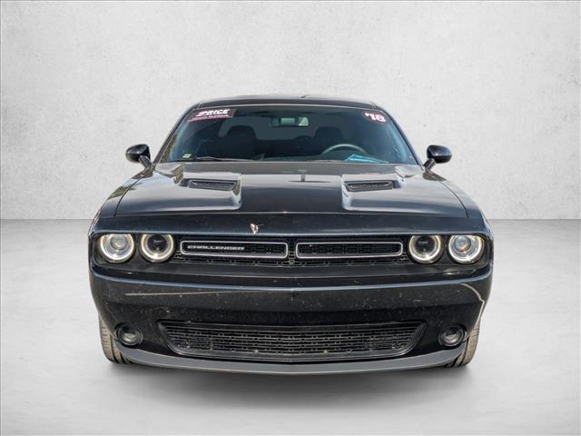 2018 Dodge Challenger SXT photo 2