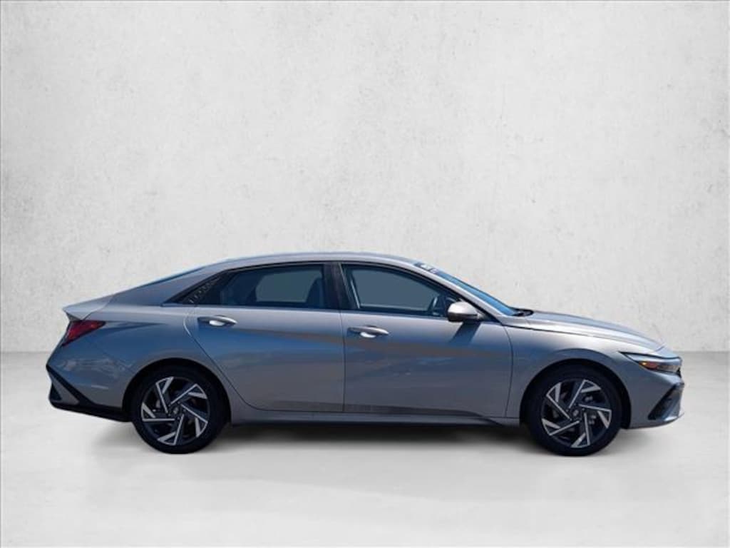 Used 2025 Hyundai Elantra Limited Sedan