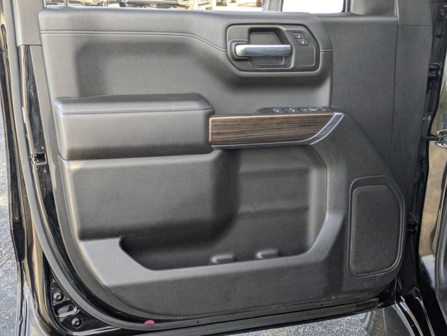 2021 Chevrolet Silverado 1500 LT photo 2