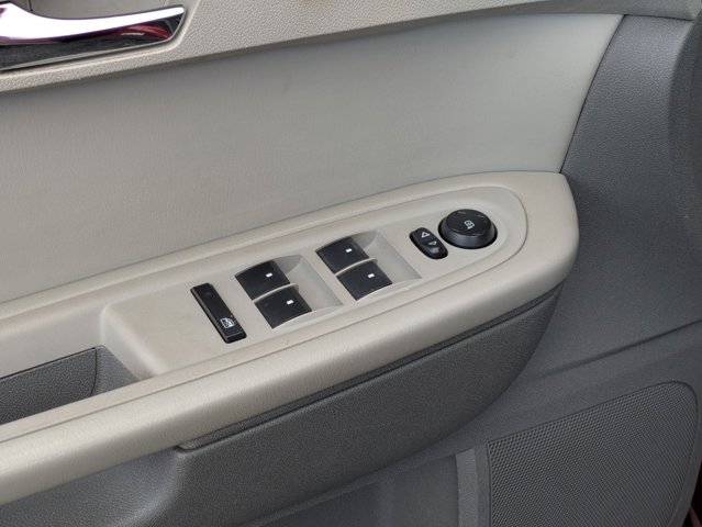 2012 Chevrolet Traverse 1LT photo 2