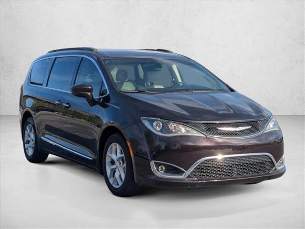 Used 2017 Chrysler Pacifica Touring-L Van